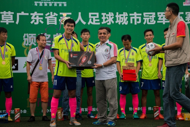 一张号码布，撬动大消费