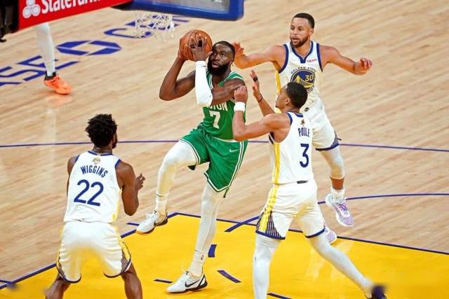 哈特三双尼克斯大胜国王 马克西31分76人擒牛