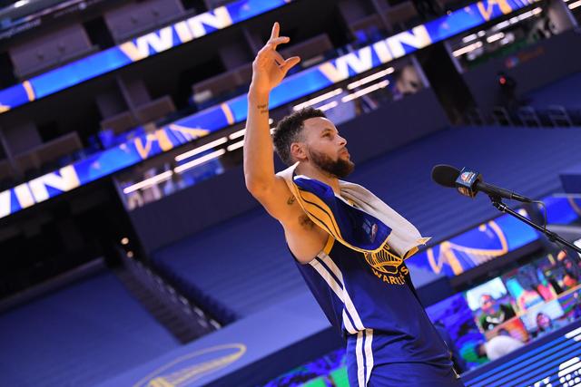 塔图姆31+8利拉德32分 凯尔特人险胜雄鹿7连胜